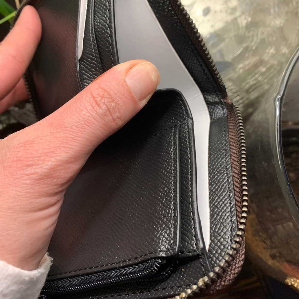 Authentic COACH Metallic leather zip around wallet - Picture 5 of 10
